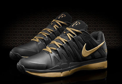 black and gold nike tennis shoes