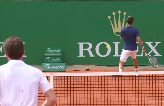 Video: Simon Baffles Djokovic with Beautiful Backhand Combo 