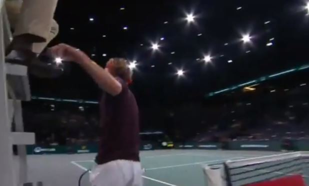 Zverev Unties an Umpire's Shoe, and Yes it Was Funny 