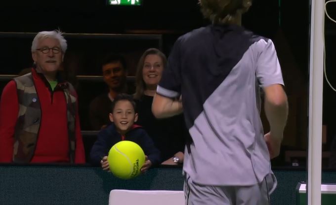 Rublev Makes a Kid's Day in Roterdam 