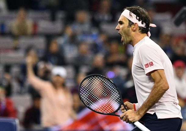 Federer Survives Despite Being Pushed to the Brink by Simon in Basel  