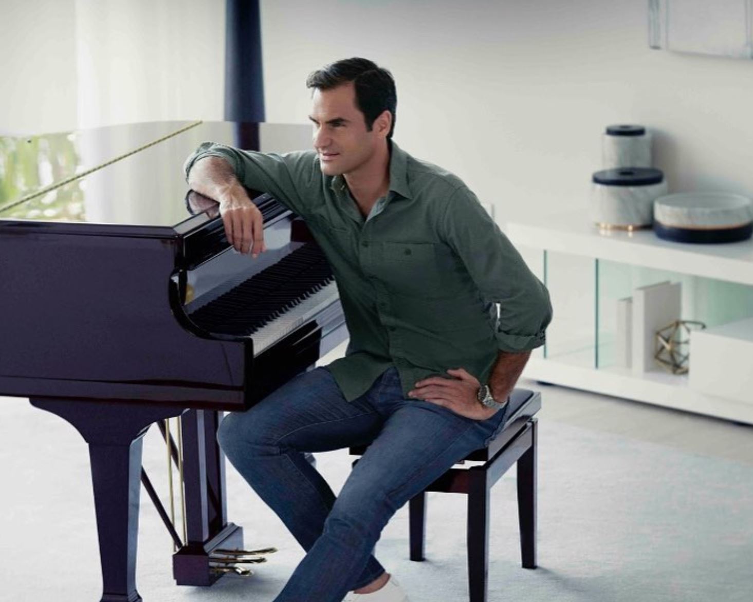Federer Shows off Classical Piano Chops in New Uniqlo Ad 
