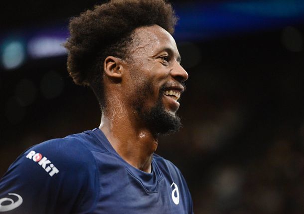 Monfils Keeps Hopes Alive with Paris Win over Albot 