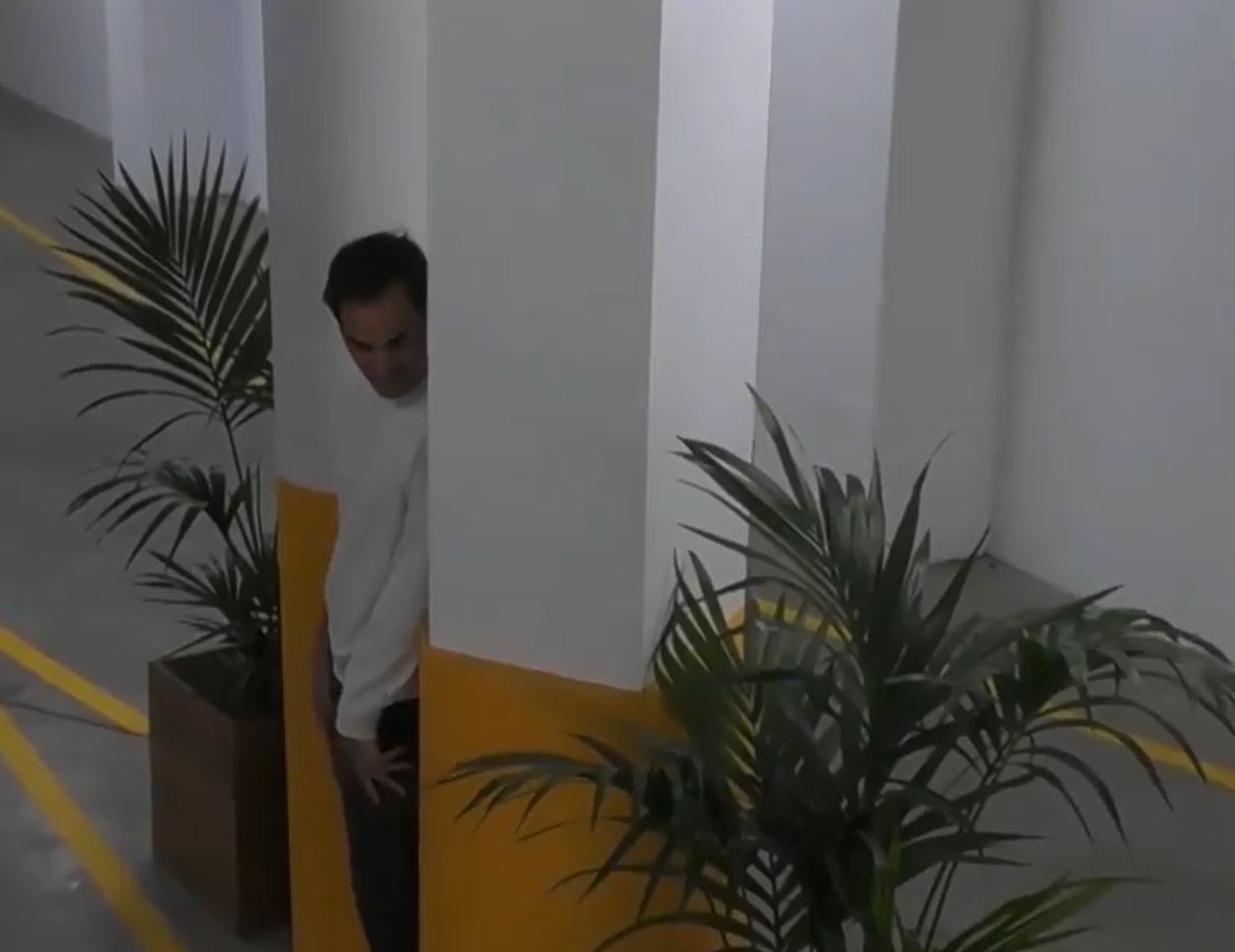 Video: Hide-and-Seeking Federer Ambushes Coach in Melbourne 