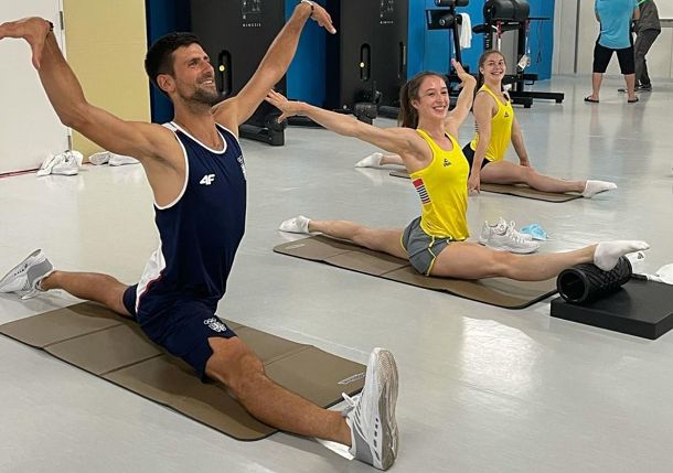 #TokyoSocial: Djokovic Shows off Flexibility in Pose with Belgian Gymnast Nina Derwael 