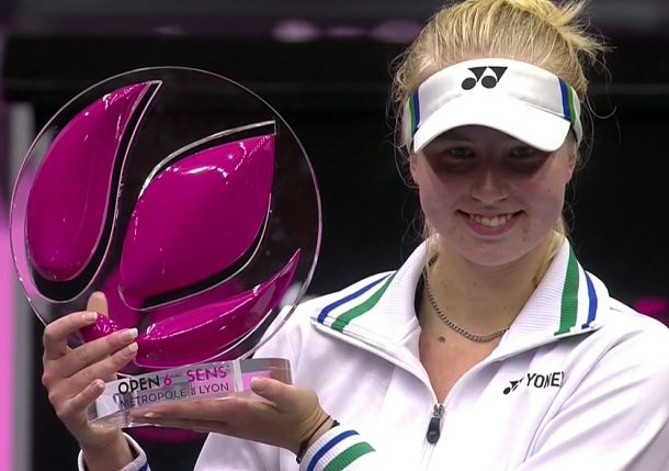 18-Year-Old Clara Tauson Claims Maiden WTA Title  