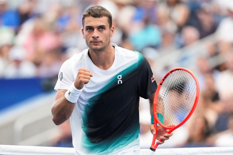 Cobolli Edges Comesana in US Open Comeback to Battle Into Third Round