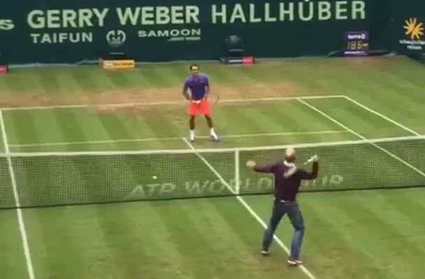 Federer, King of the ‘Tweeners, Tastes His Medicine in Halle 