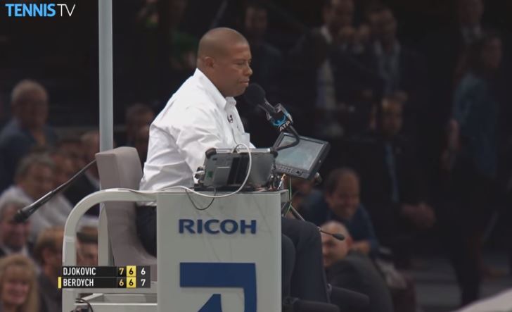 Quick Hands: Umpire Bernardes Makes Crowd-Pleasing Snag in Paris 