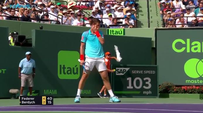 Watch: Federer feathers a fantabulous dropper and Berdych can't believe it 