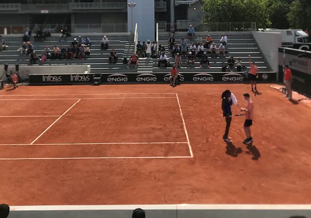 Monfils Sheds Fear in French Open Return