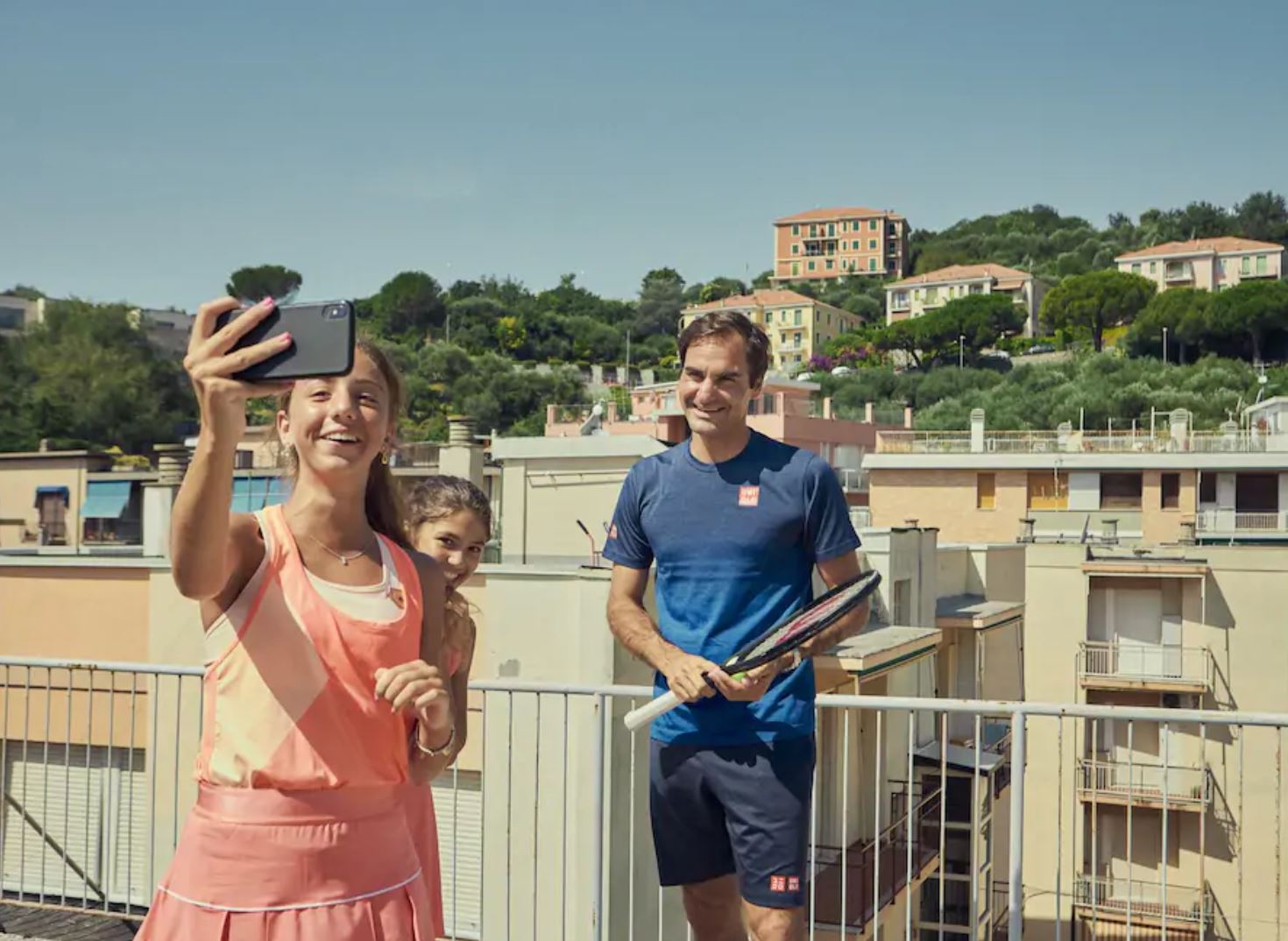 Watch: Federer Joins Vittoria and Carola for Rooftop Rally and Pasta in Liguria 