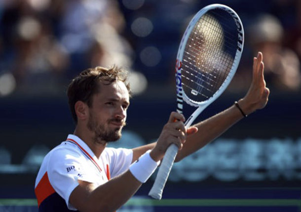 Medvedev Sails Past Musetti in Toronto for Tour-Leading 31st Hard Court Win  