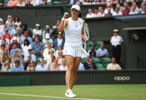 Top Seed Swiatek to Rely on Mental Game and Serve at Wimbledon 