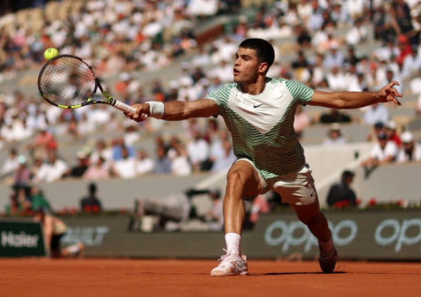 Alcaraz Stretches Into Roland Garros Round Three 