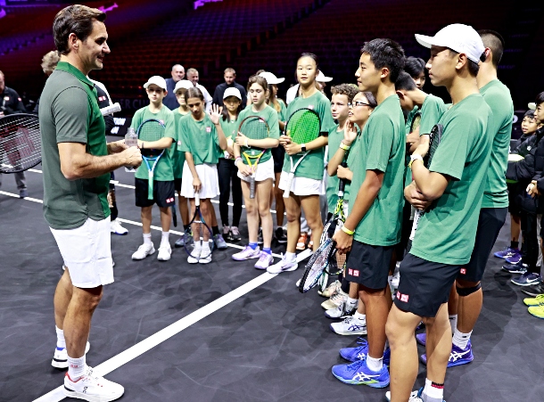 Federer Conducts Junior Clinic at Laver Cup 