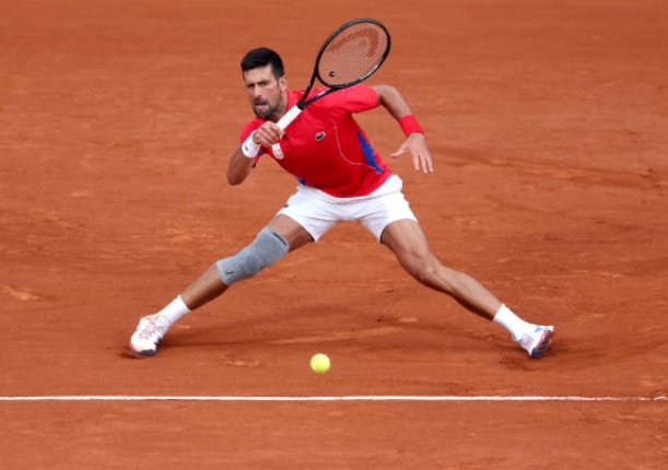 Djokovic Survives Tsitsipas and Knee Issue to Reach Olympic Semifinals 