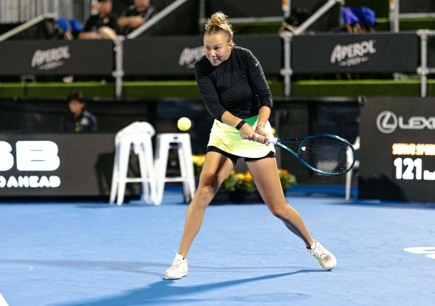 Anisimova Shoulders Pain, Pressure in Winning Auckland Comeback 