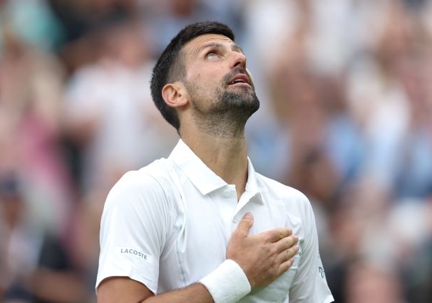 Djokovic Passes Tough Test from Fearnley for Wimbledon Third Round  