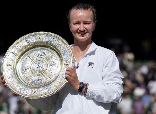 Title Tribute: Krejcikova Tops Paolini to Win Wimbledon and Honor Novotna 