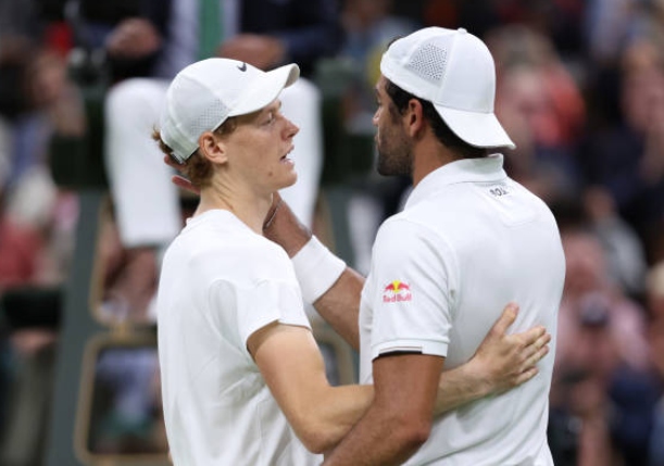 Sinner Edges Berrettini to Reach Wimbledon Third Round 