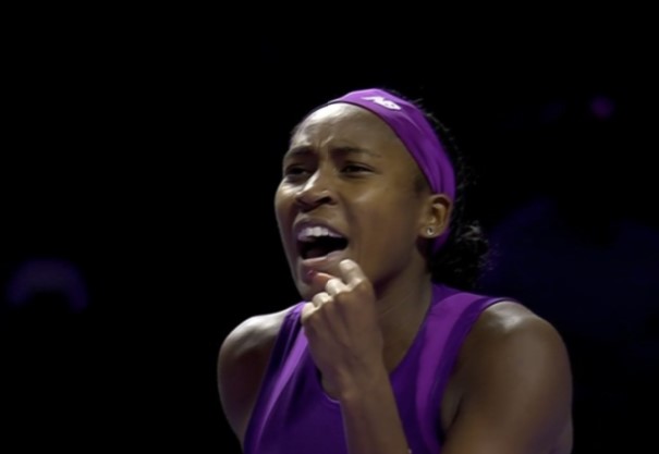 Swiatek Rallies, Gauff Cruises to Top of Standings at WTA Finals  