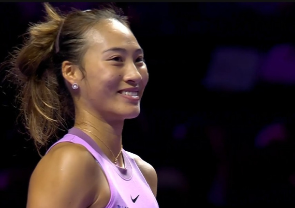 Surging Zheng Tops Paolini, Qualifies for Semis at WTA Finals 