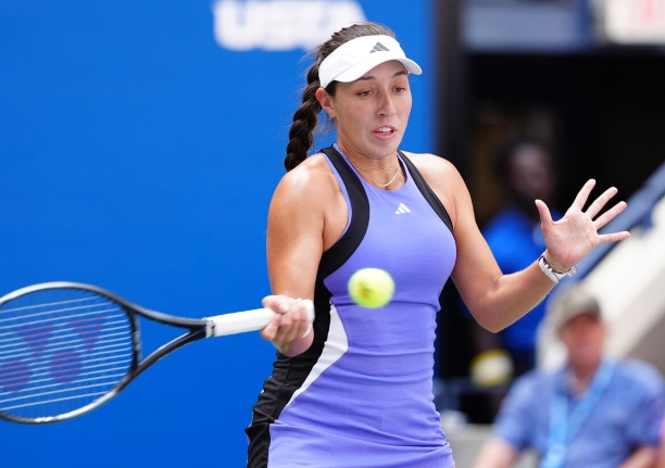 Flag Day: Pegula Powers Into Seventh Major QF at US Open—and Swiatek Rematch 