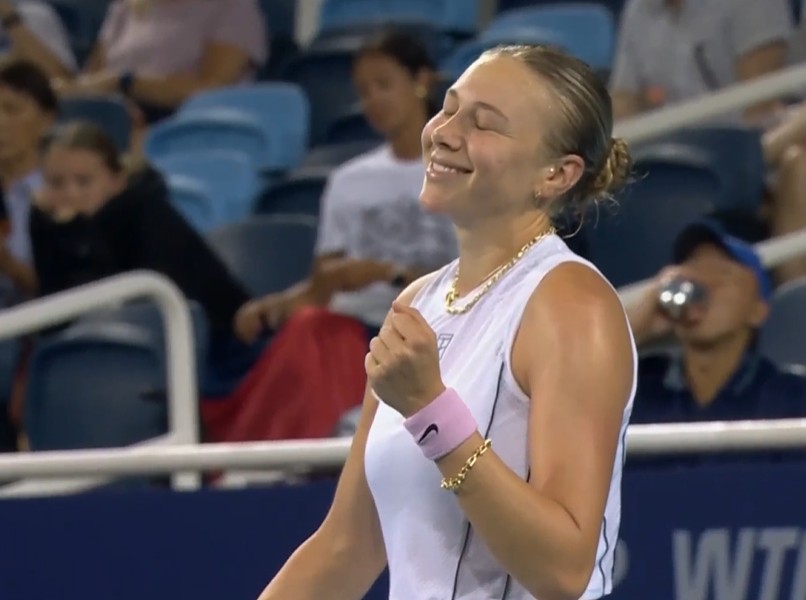 Anisimova Delivers Comeback Win over Eala in Cincinnati