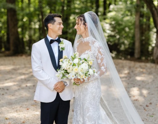 Mackenzie McDonald, Maria Mateas, Tie the Knot