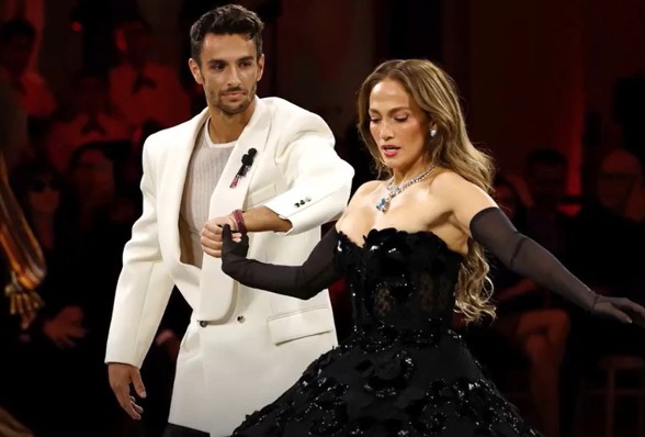 Musetti Takes J-Lo for a Twirl in Milan