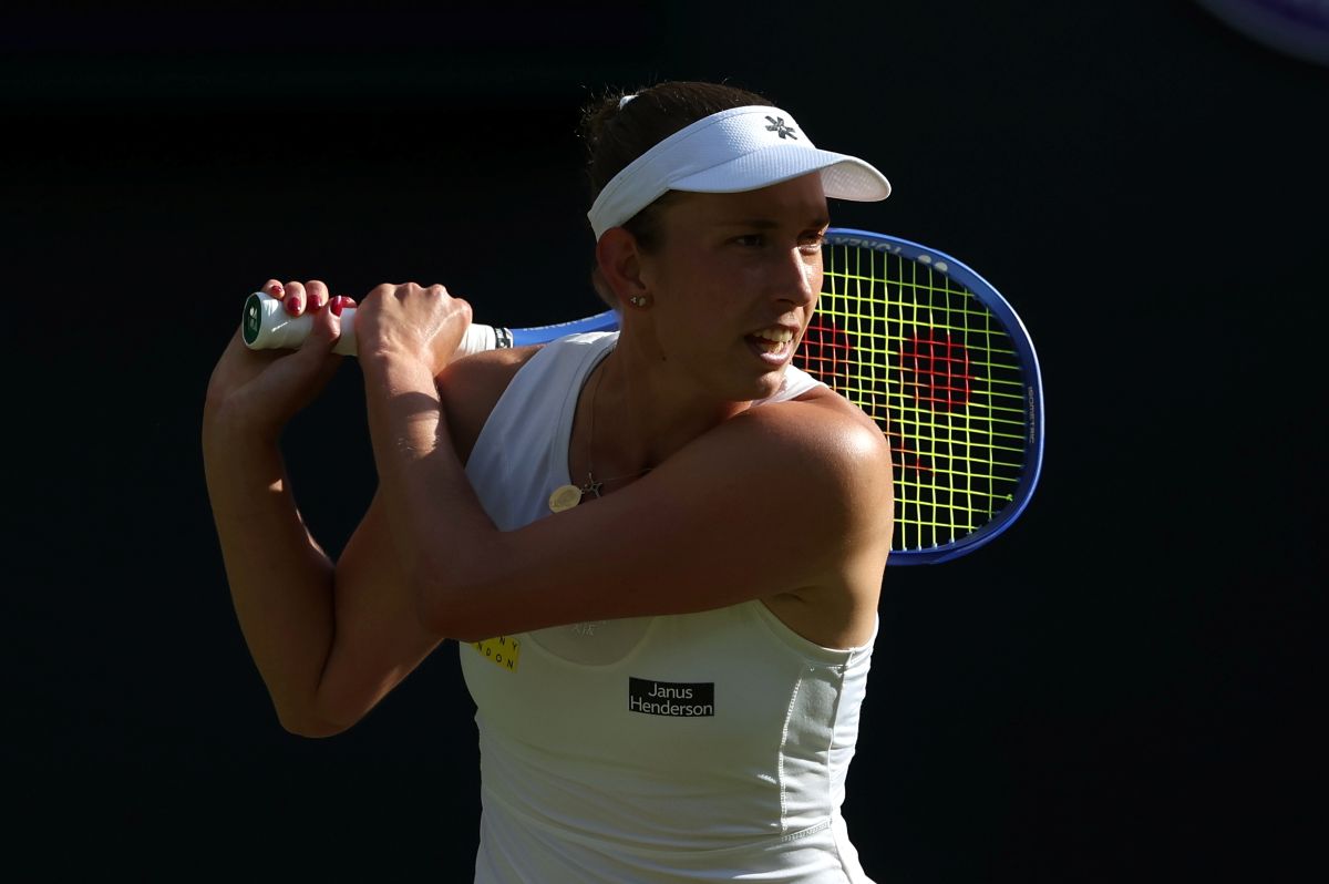 Mertens Beats Weary Gauff for First Time, Charges into Beijing Quarterfinals