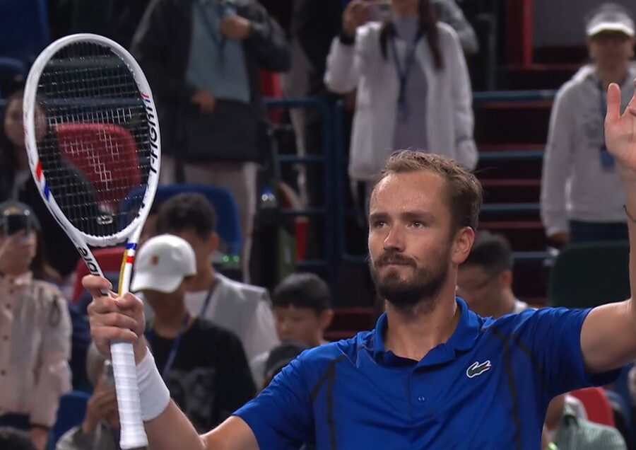 Medvedev Tops Tsitsipas in Shanghai, Bolsters Turin Chances