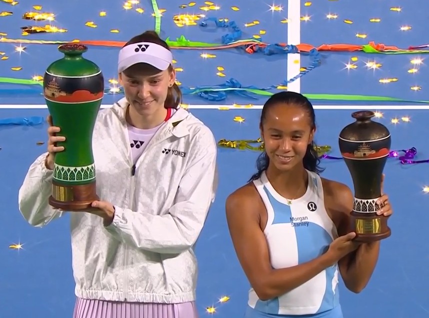 Defending Champion Rybakina Rolls Past Fernandez to 15th Title in Ningbo
